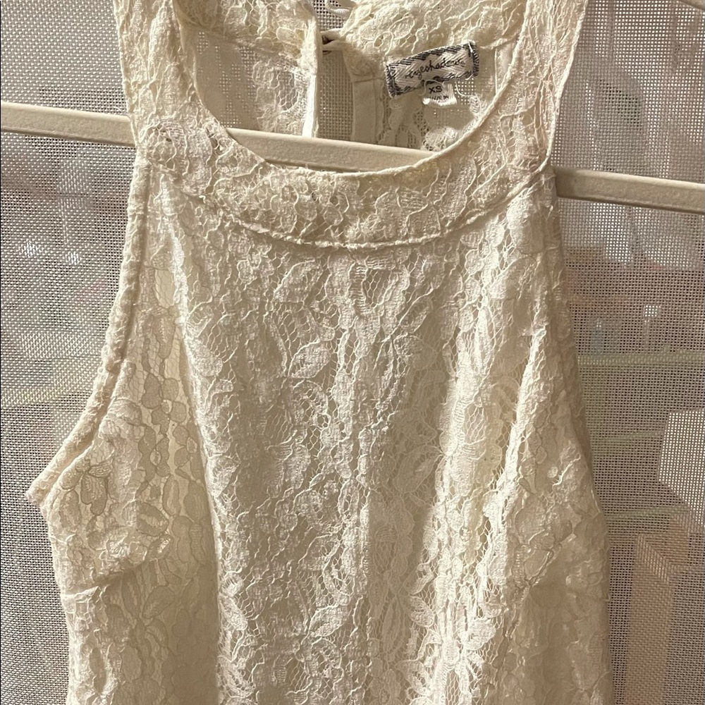 lace sleeveless blouse